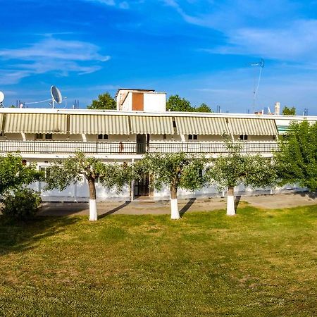 Michalos Apartments Paralía Skotínis Екстериор снимка