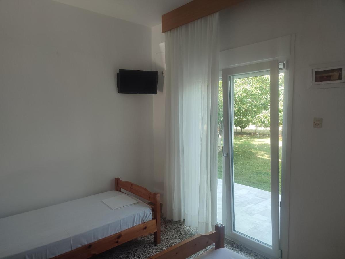 Michalos Apartments Paralía Skotínis Екстериор снимка