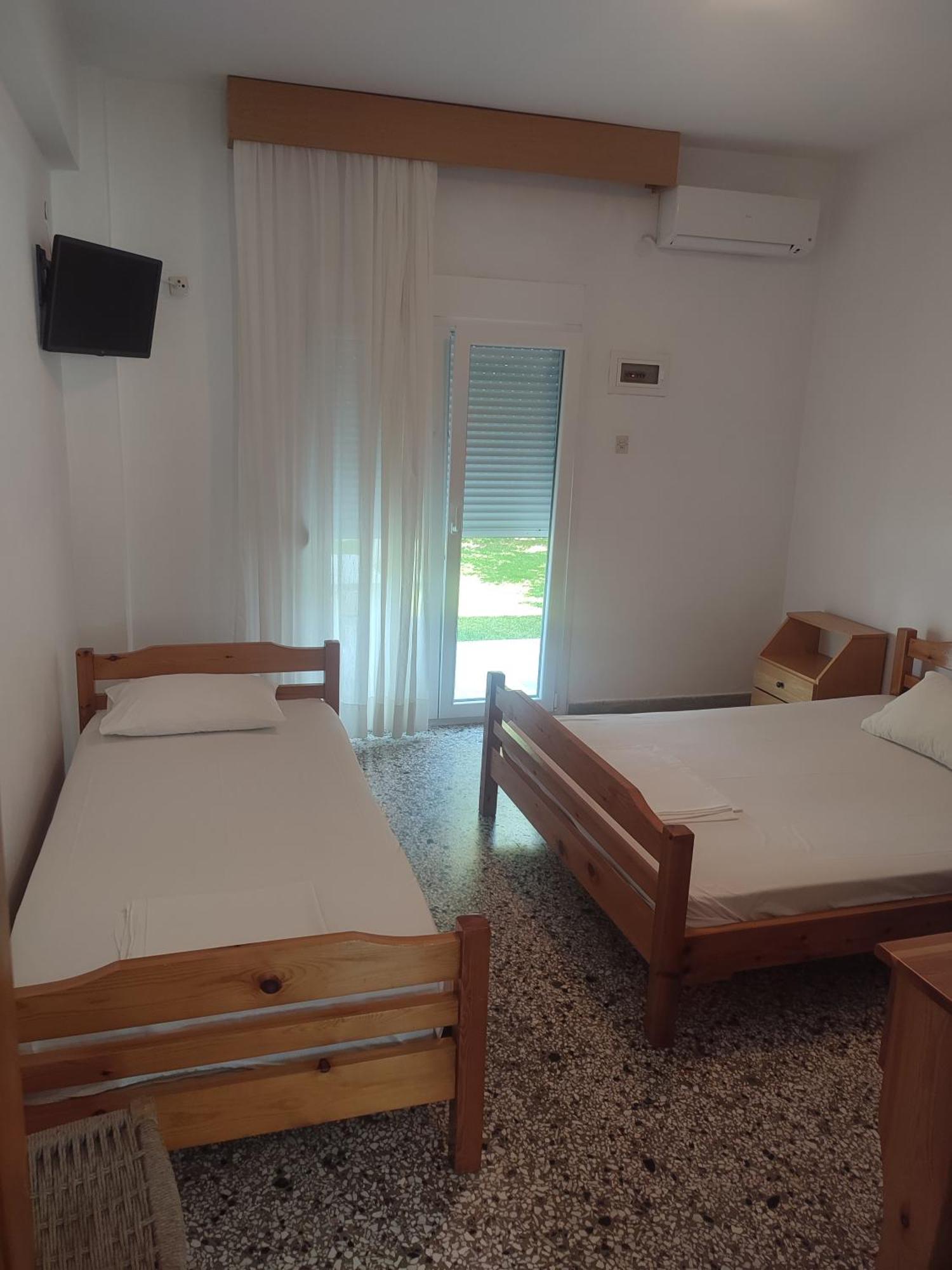 Michalos Apartments Paralía Skotínis Екстериор снимка
