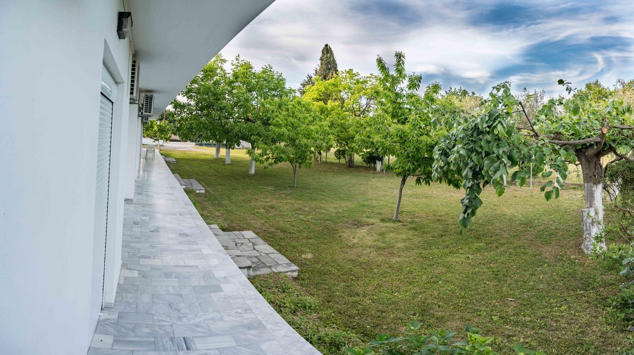 Michalos Apartments Paralía Skotínis Екстериор снимка