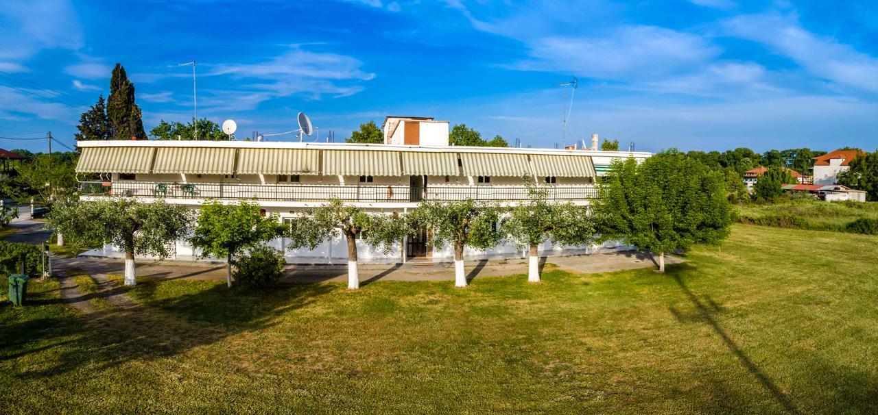 Michalos Apartments Paralía Skotínis Екстериор снимка