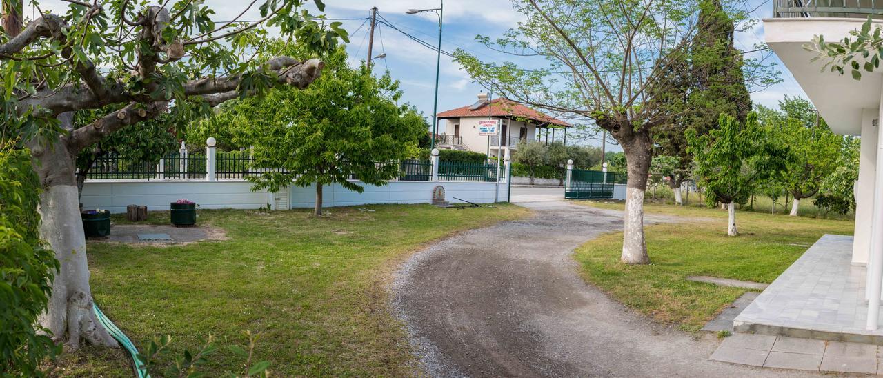 Michalos Apartments Paralía Skotínis Екстериор снимка